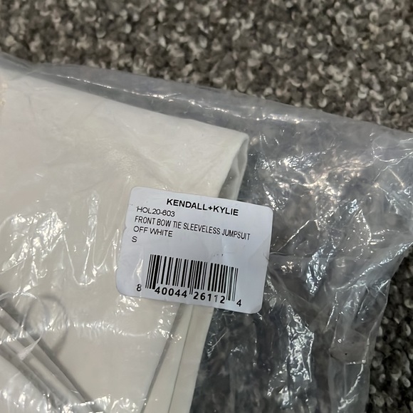 ❗️FINAL❗️ 🆕 KENDALL + KYLIE Front Bow Tie Sleeveless Jumpsuit🔴🔴 - Picture 7 of 8